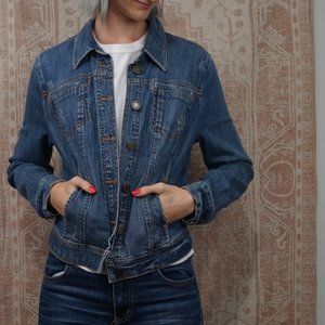3 for 40 ⭐ destressed denim jacket